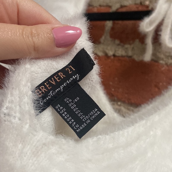 Forever 21 fluffy crop aweater - Picture 5 of 6